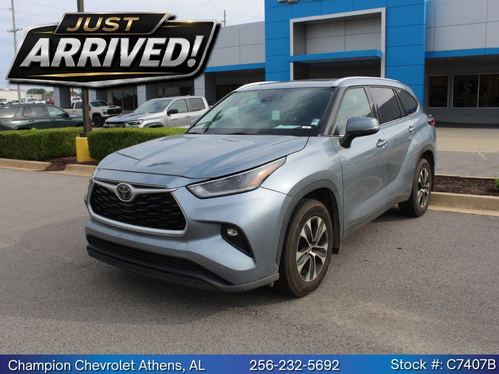 Used 2021 Toyota Highlander XLE Sport Utility