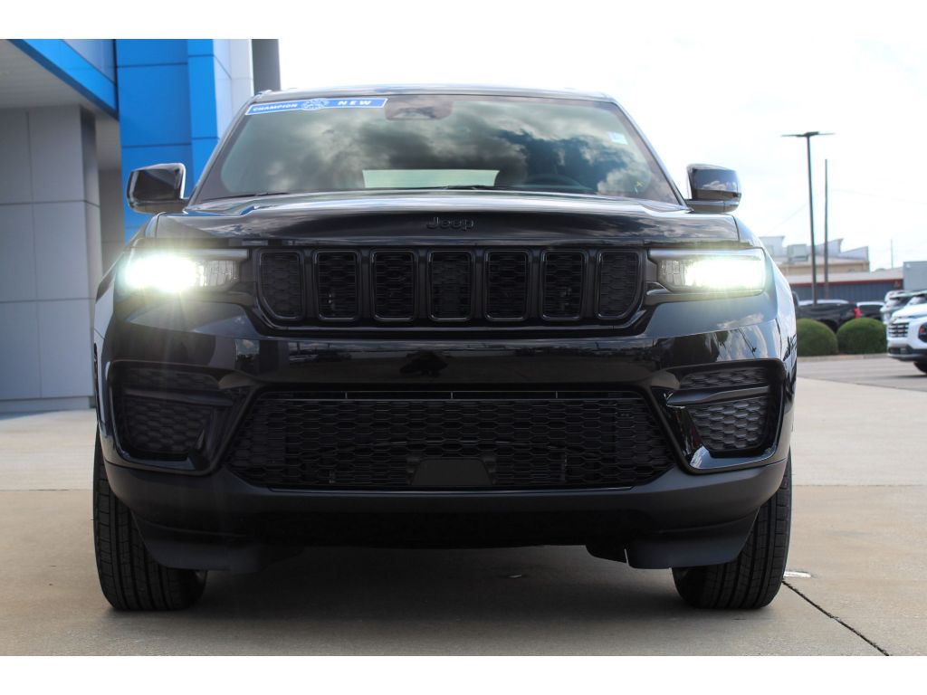 2025 Jeep Grand Cherokee Altitude X photo 2