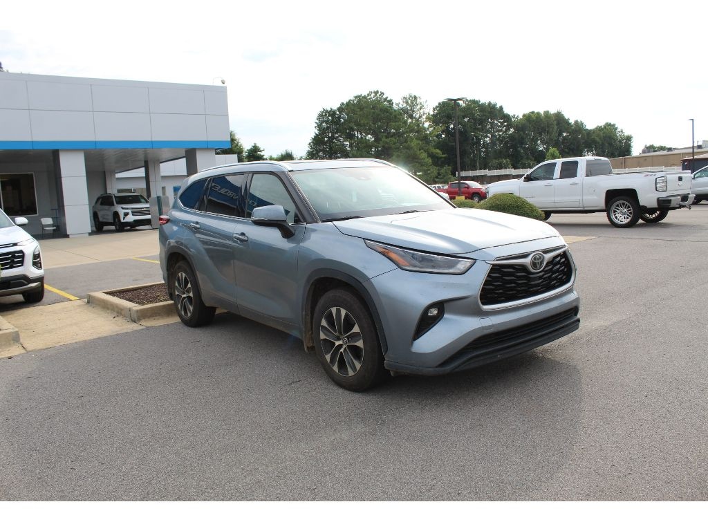 Used 2021 Toyota Highlander XLE Sport Utility