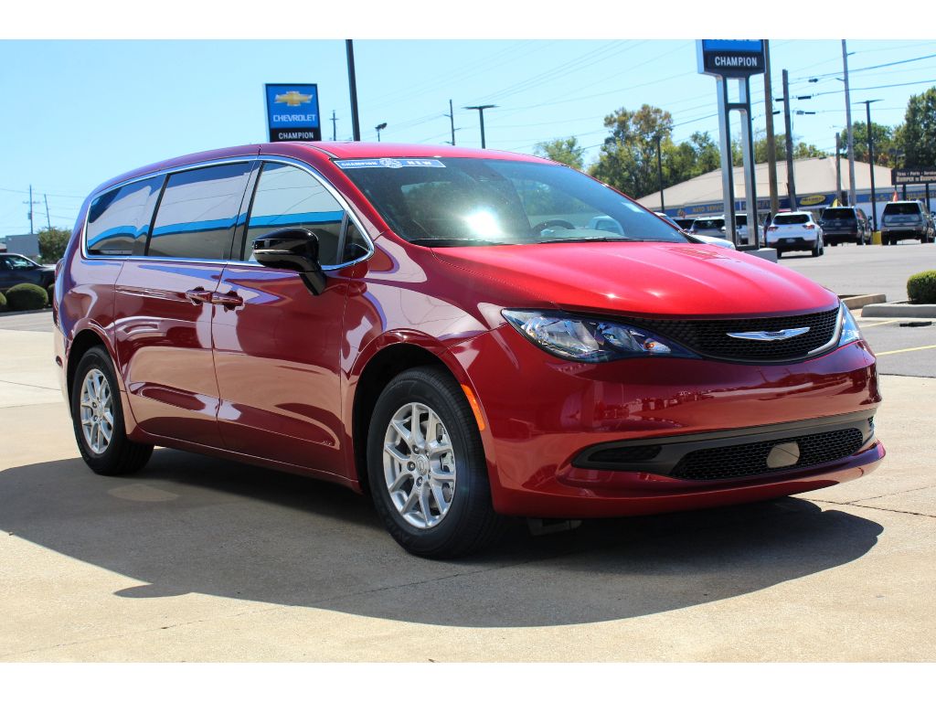 2026 Chrysler Voyager LX photo 4