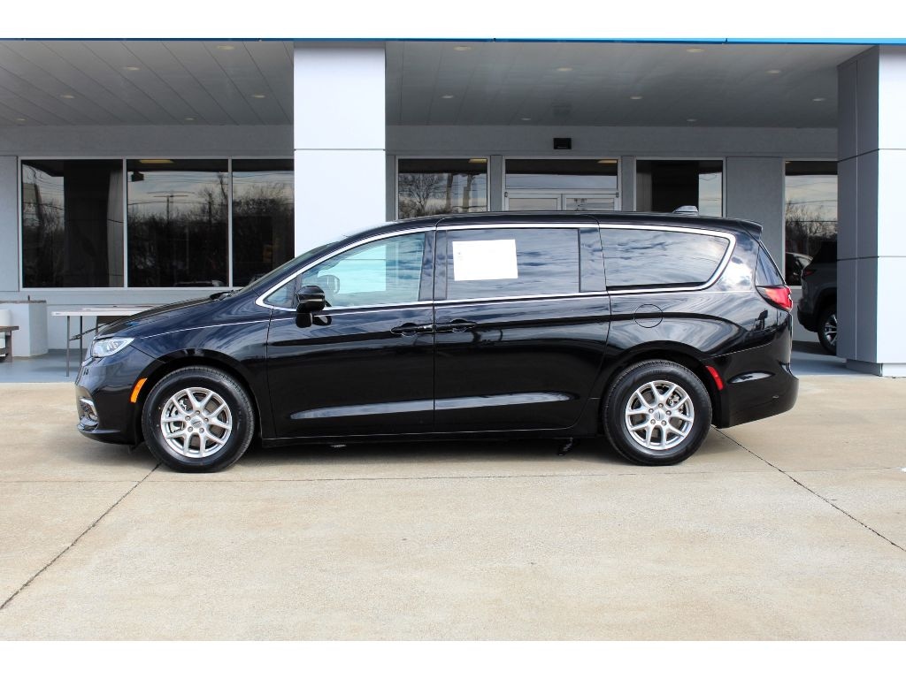 Used 2024 Chrysler Pacifica Touring L Passenger Van