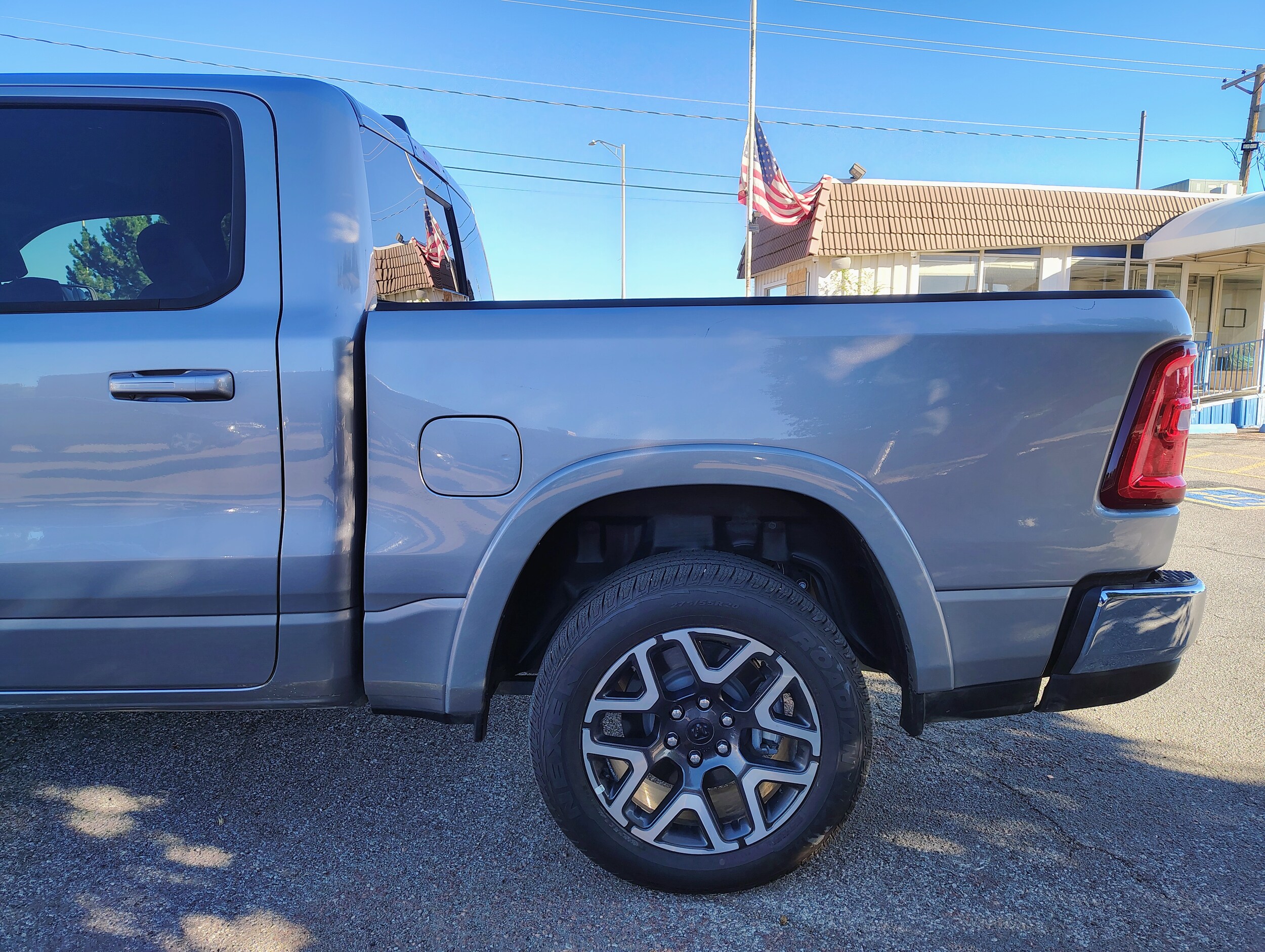 2025 Ram 1500 Laramie photo 4