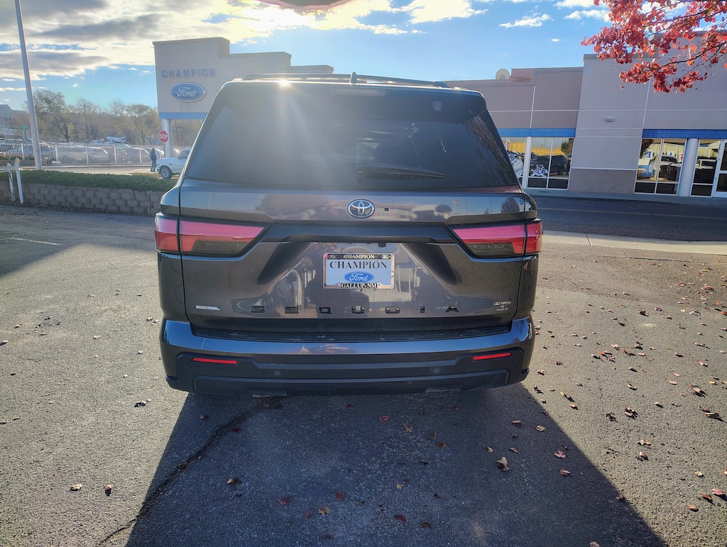 2024 Toyota Sequoia SR5 photo 2