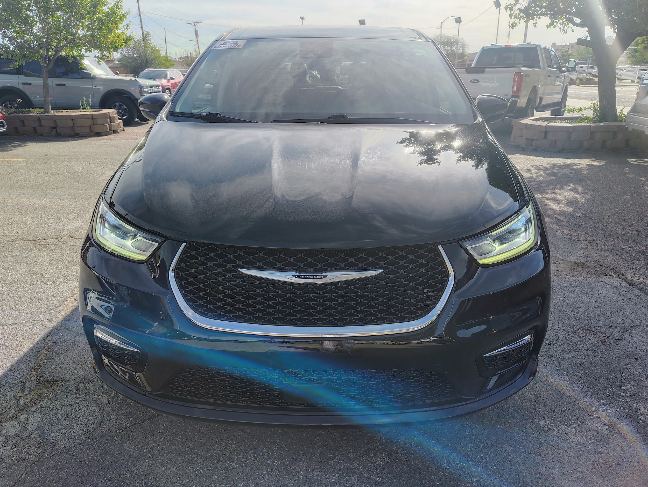 2024 Chrysler Pacifica Touring L's photo