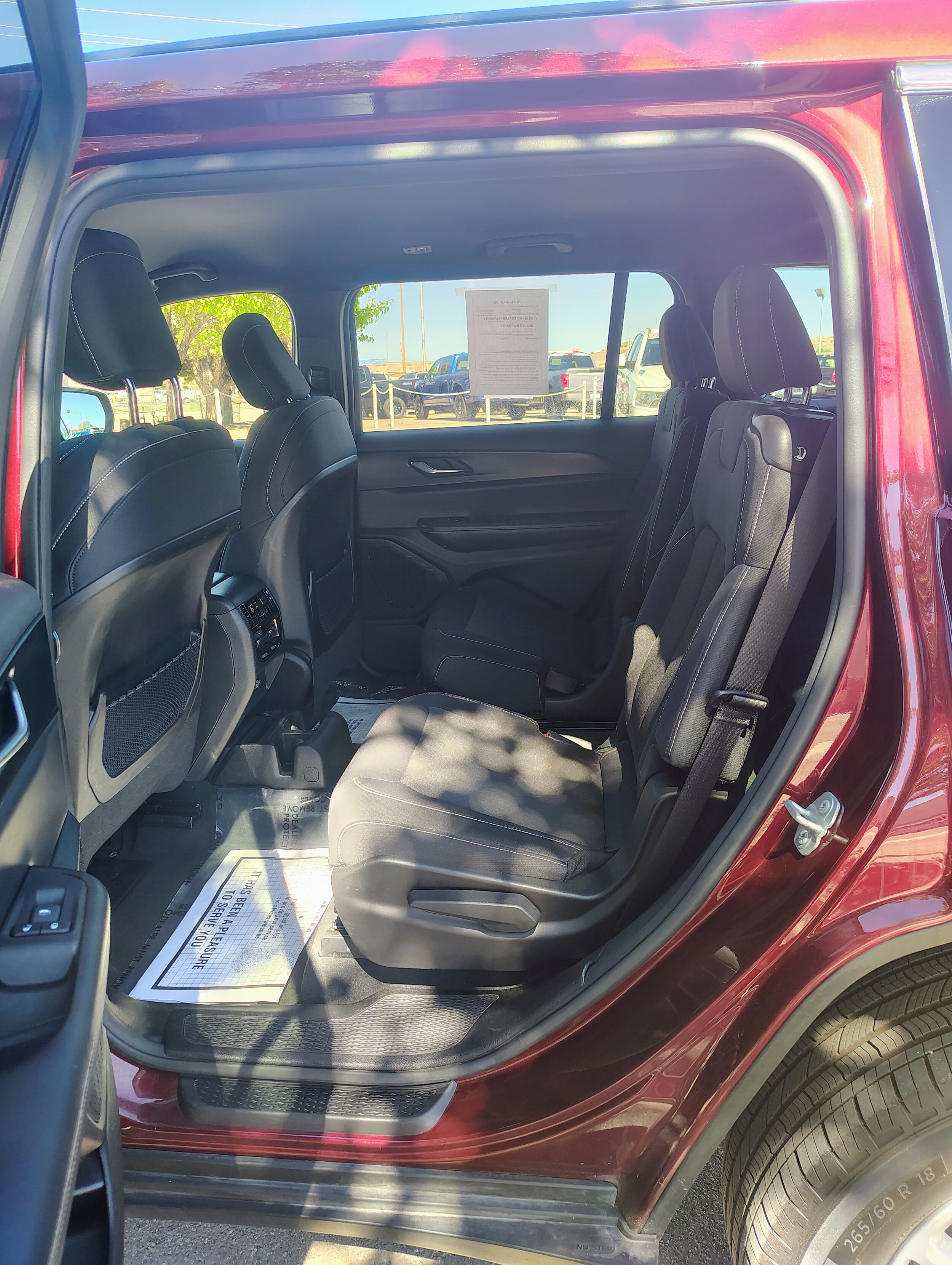 2024 Jeep Grand Cherokee L Laredo - Photo 11