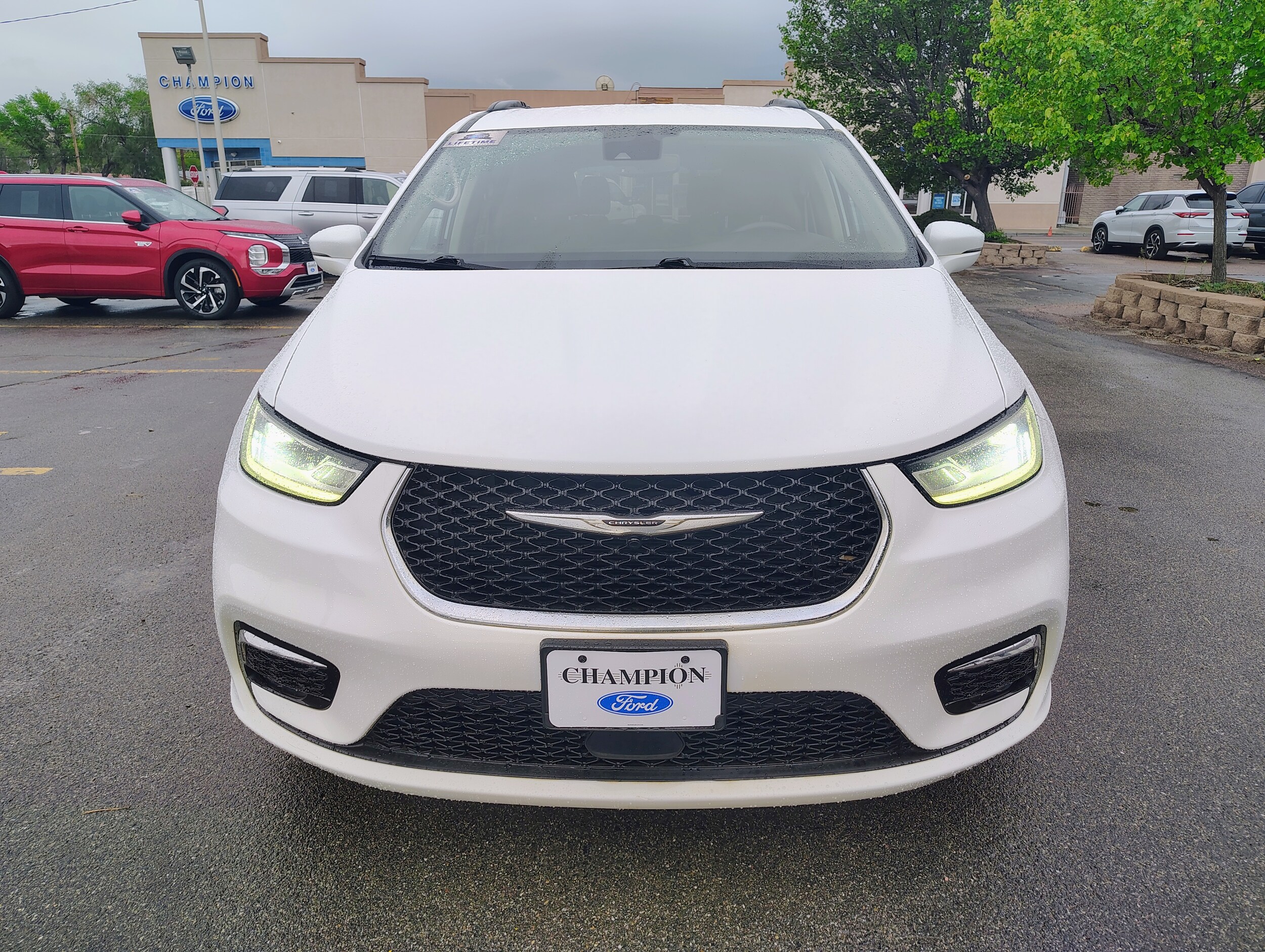 2022 Chrysler Pacifica Touring L's photo