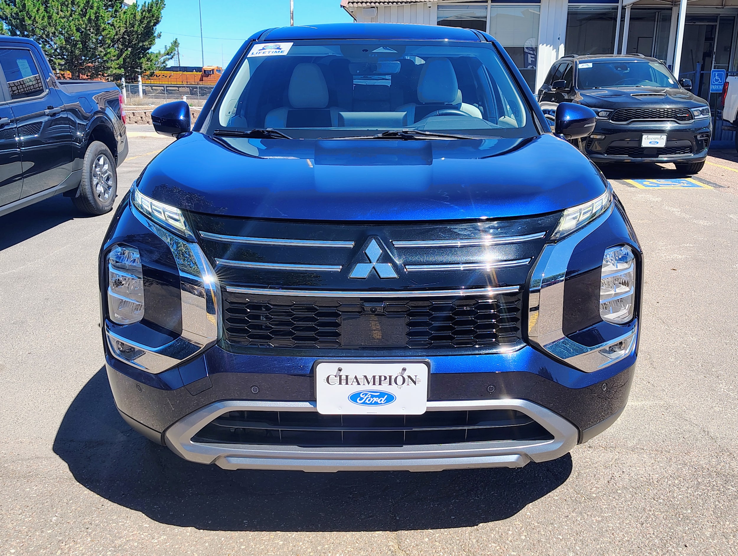 2025 Mitsubishi Outlander SE 2WD's photo