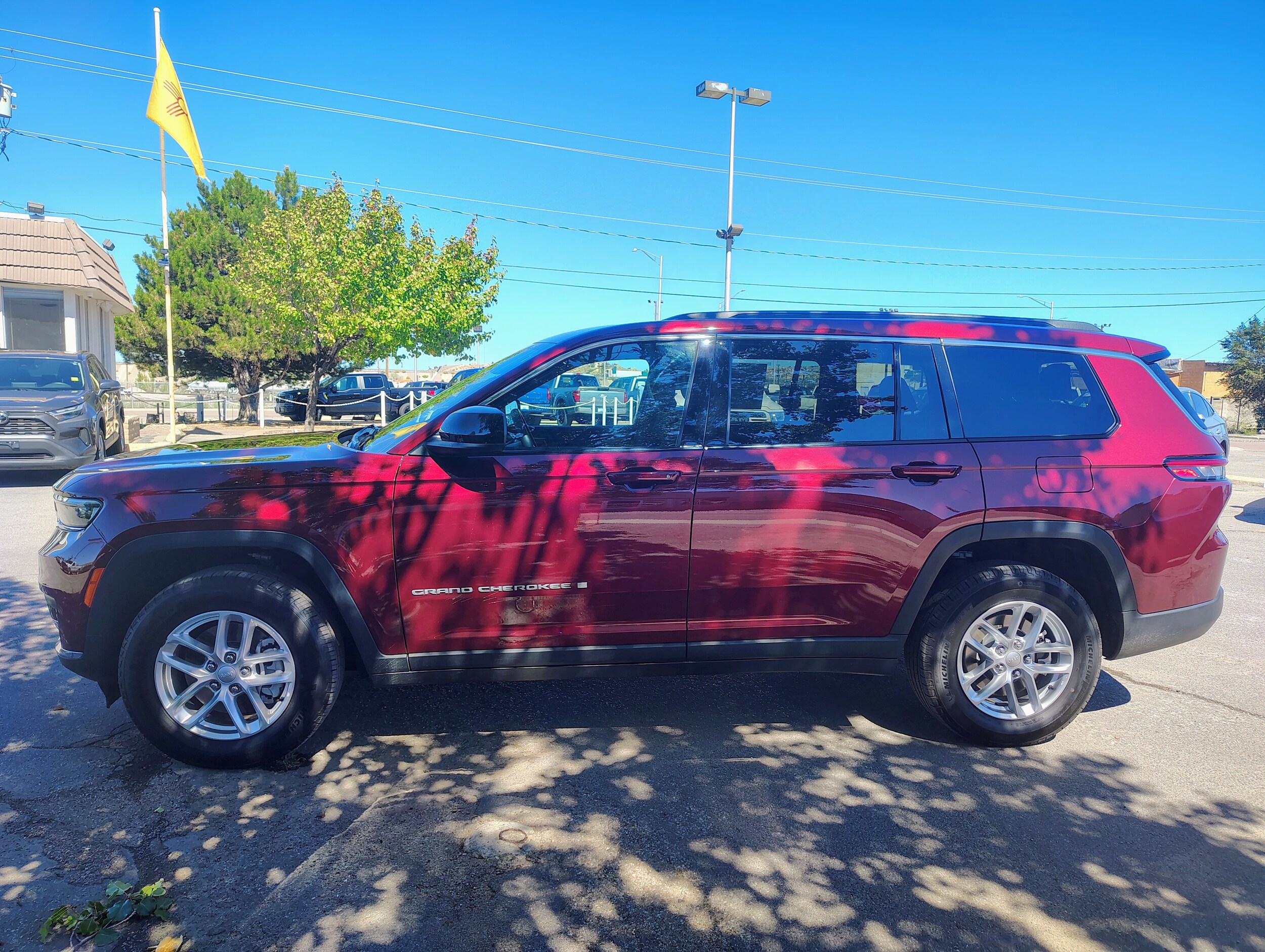 2024 Jeep Grand Cherokee Laredo photo 3