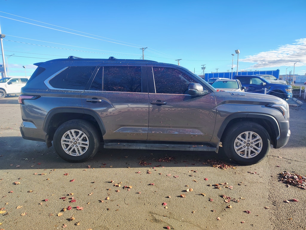 2024 Toyota Sequoia SR5 photo 3