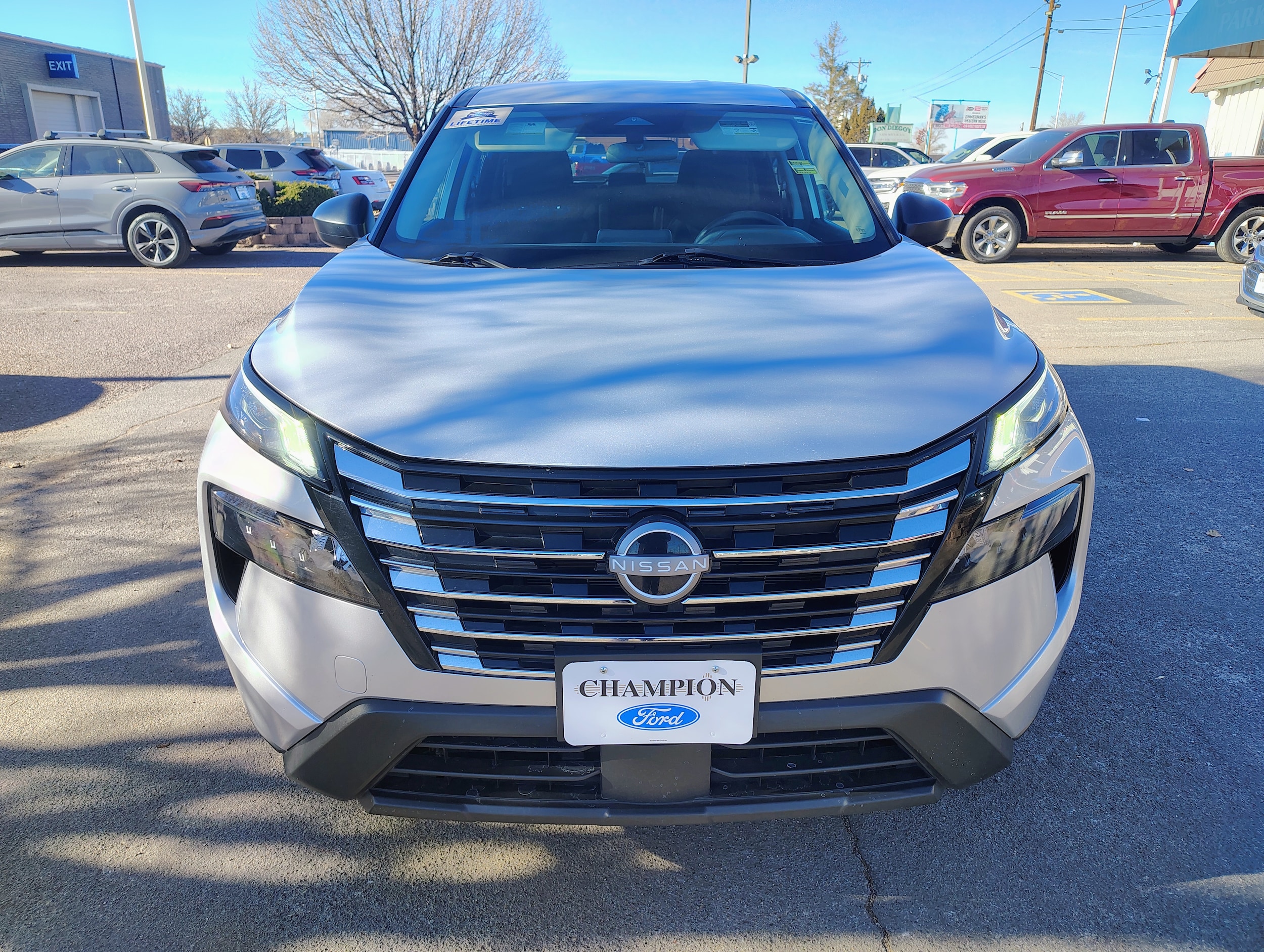 2024 Nissan Rogue S's photo