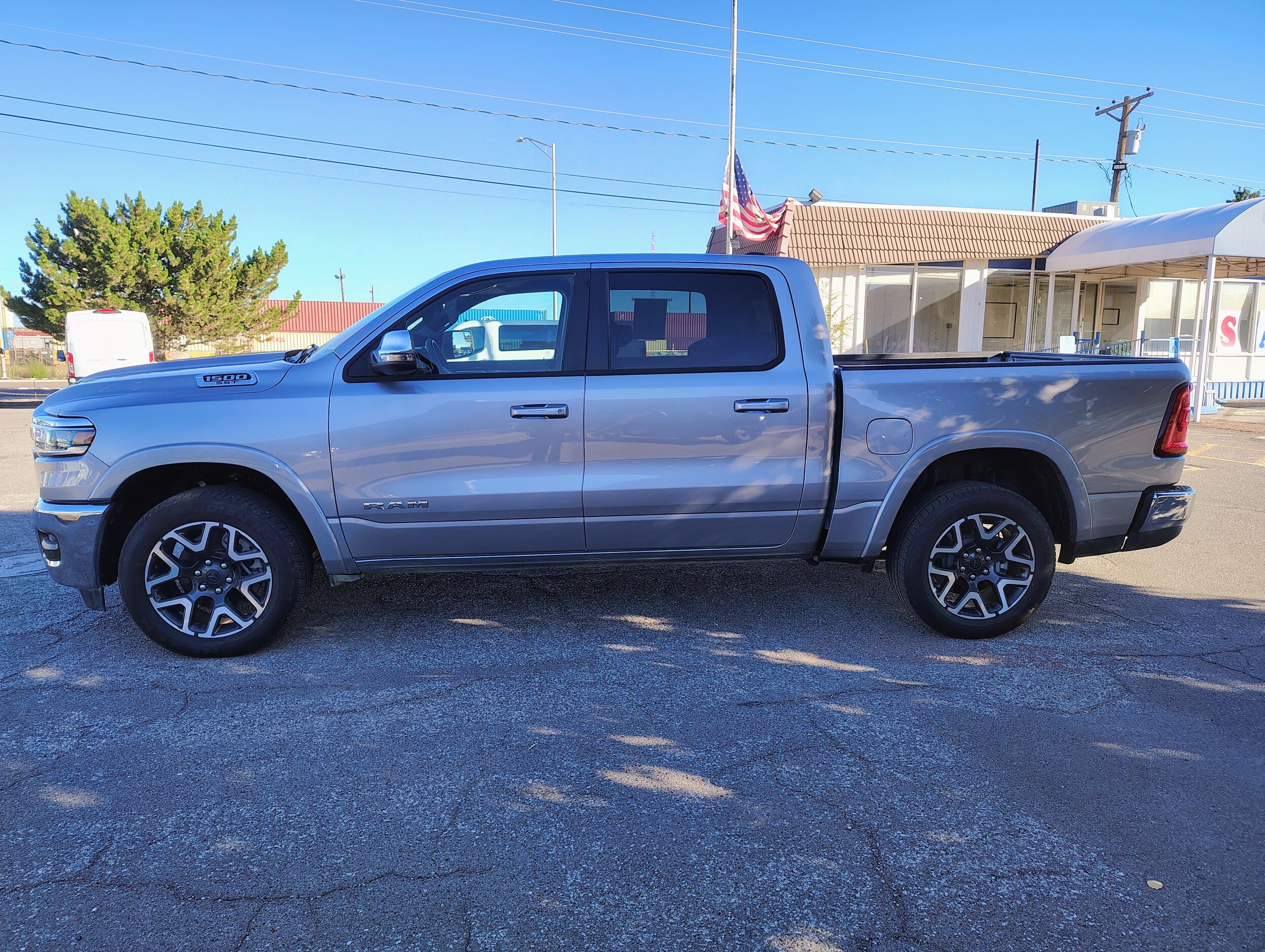 2025 Ram 1500 Laramie photo 3