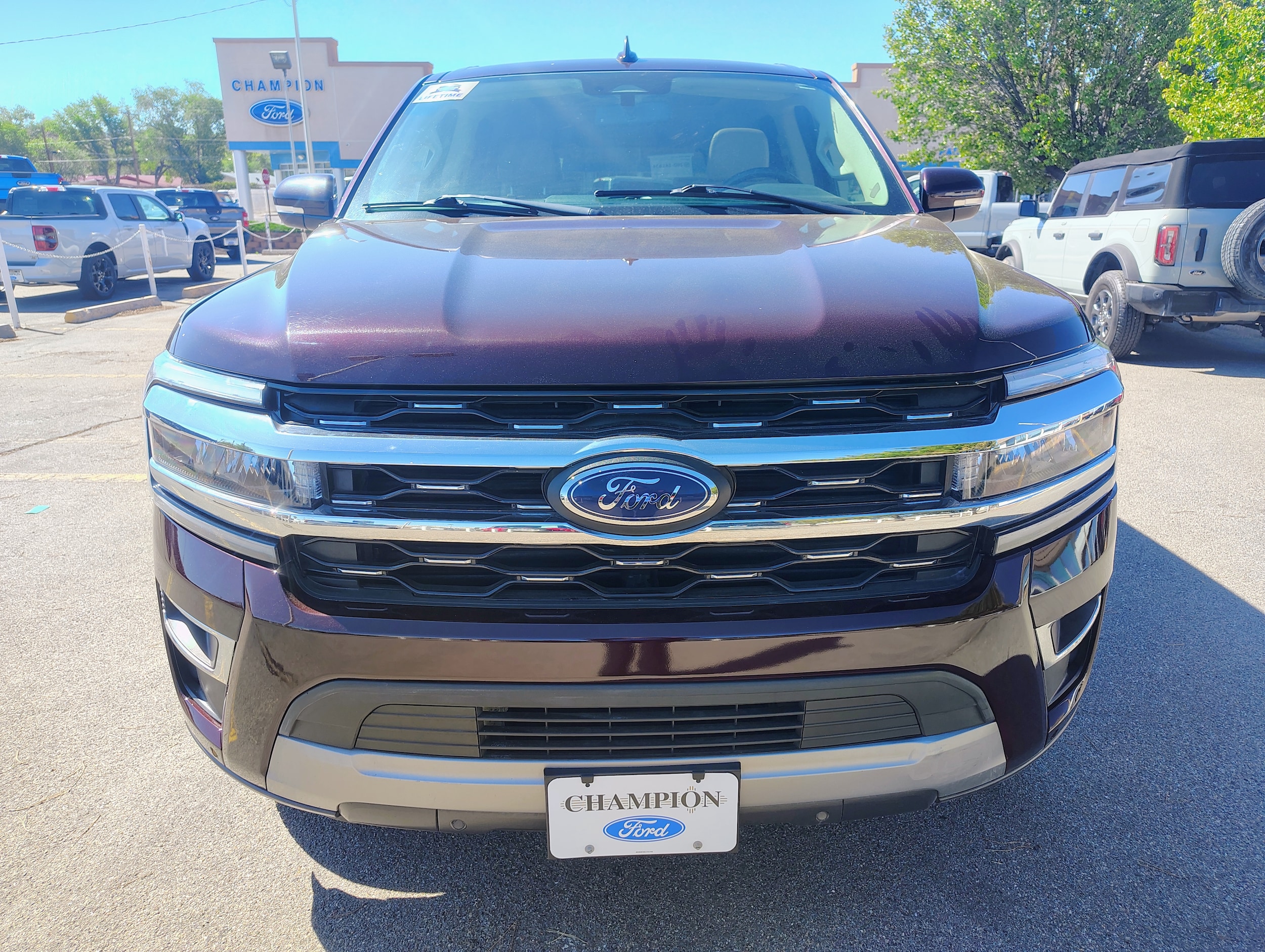 2023 Ford Expedition Limited's photo
