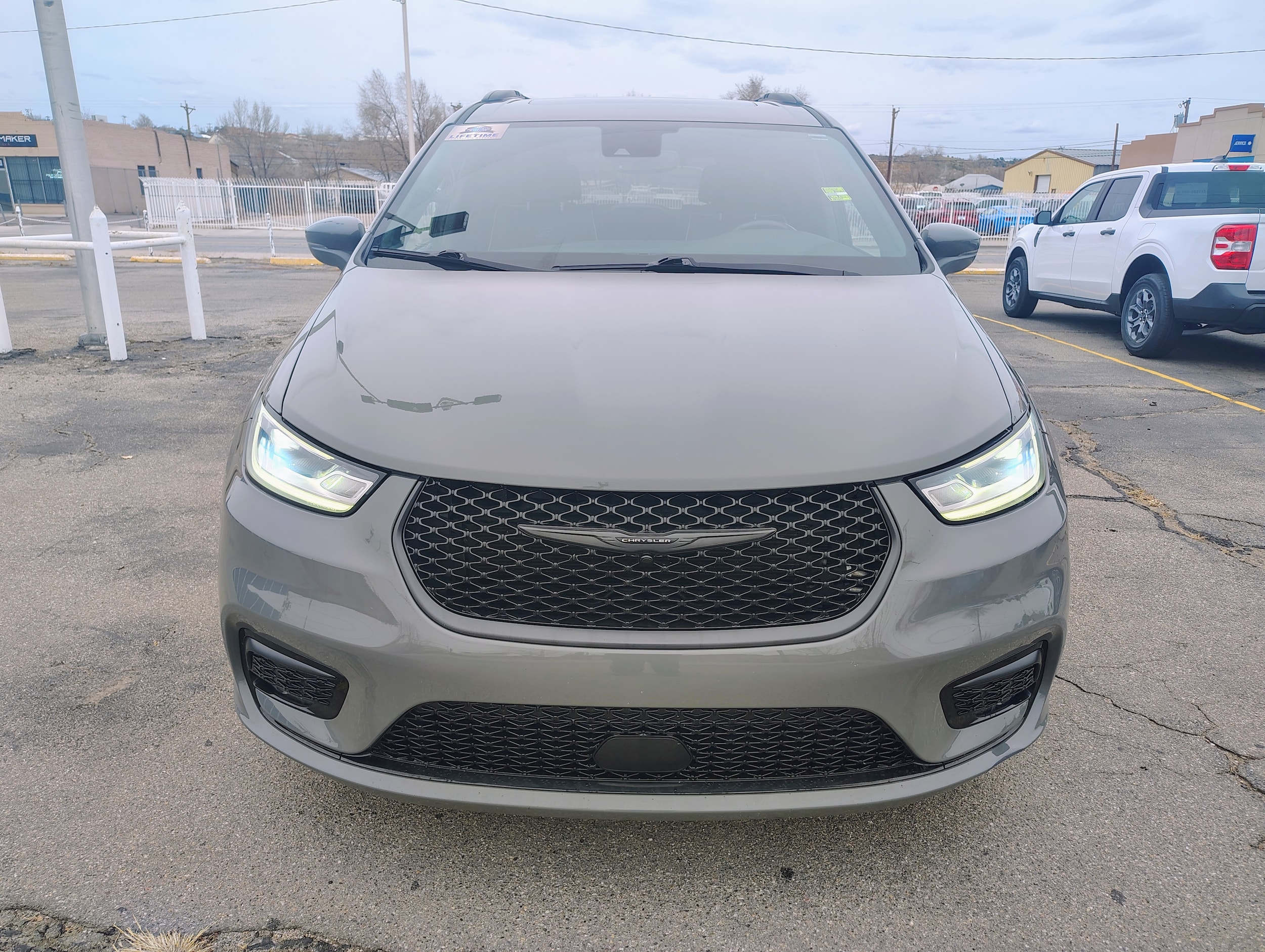 2021 Chrysler Pacifica Limited's photo