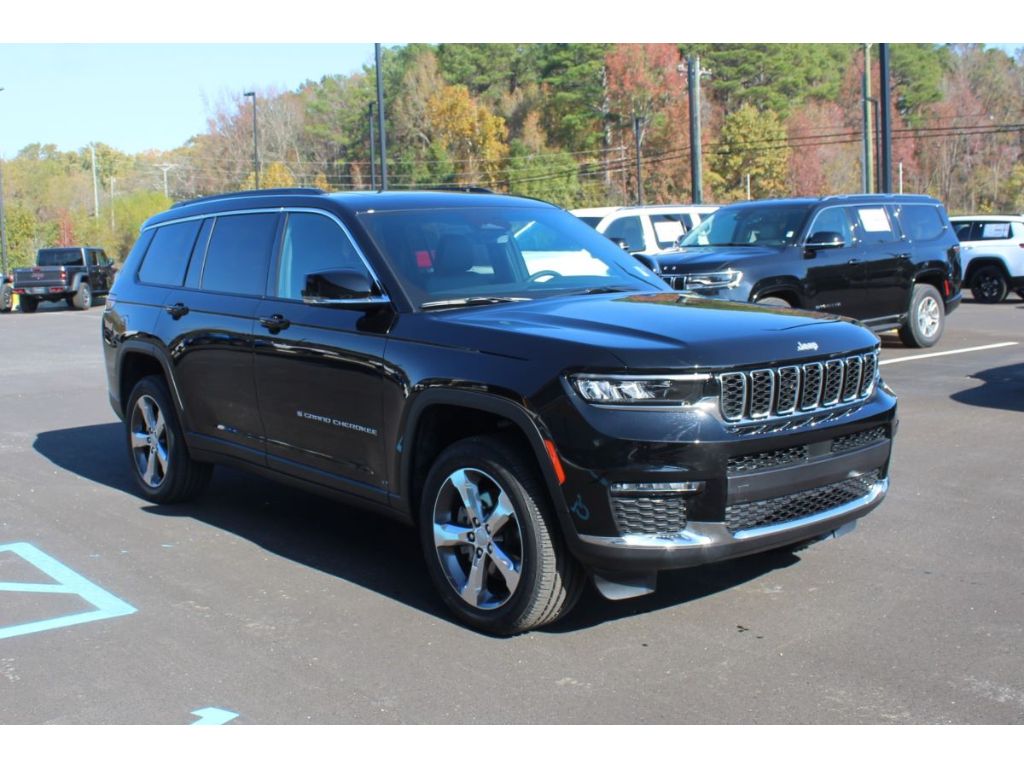 2025 Jeep Grand Cherokee Limited photo 3