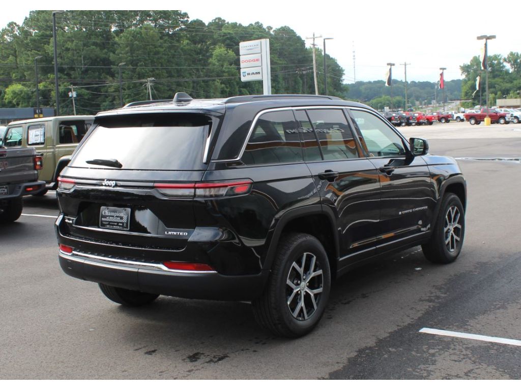 2025 Jeep Grand Cherokee Limited photo 4
