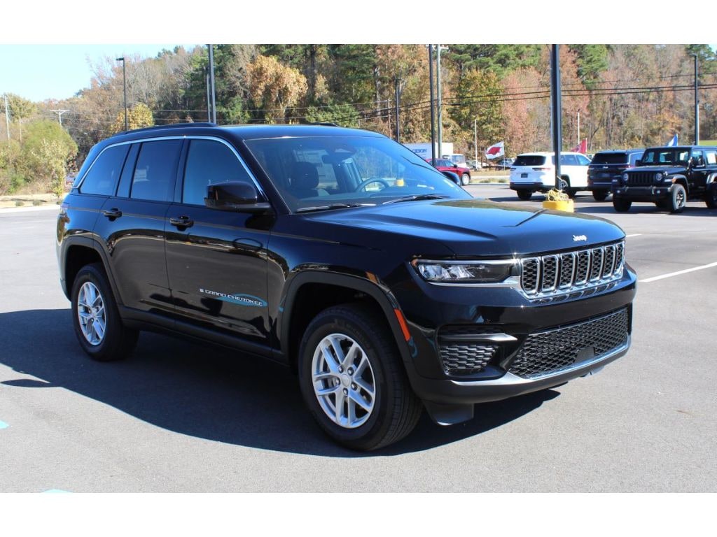 New 2025 Jeep Grand Cherokee Laredo X Sport Utility