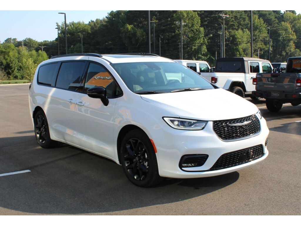 New 2026 Chrysler Pacifica Limited Passenger Van