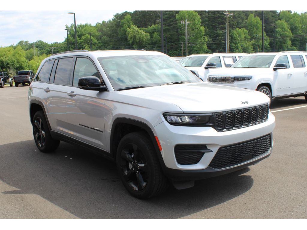 2024 Jeep Grand Cherokee Altitude X photo 2