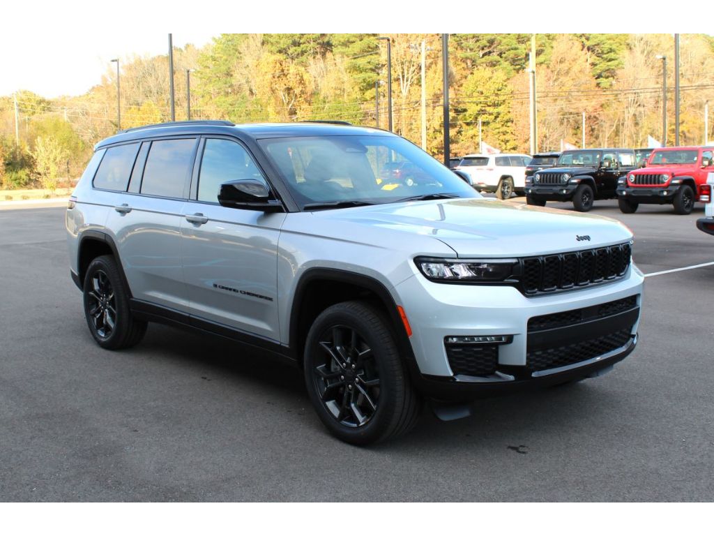 2025 Jeep Grand Cherokee Limited photo 3