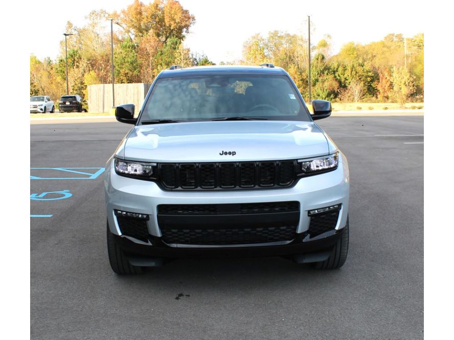 2025 Jeep Grand Cherokee Limited photo 2