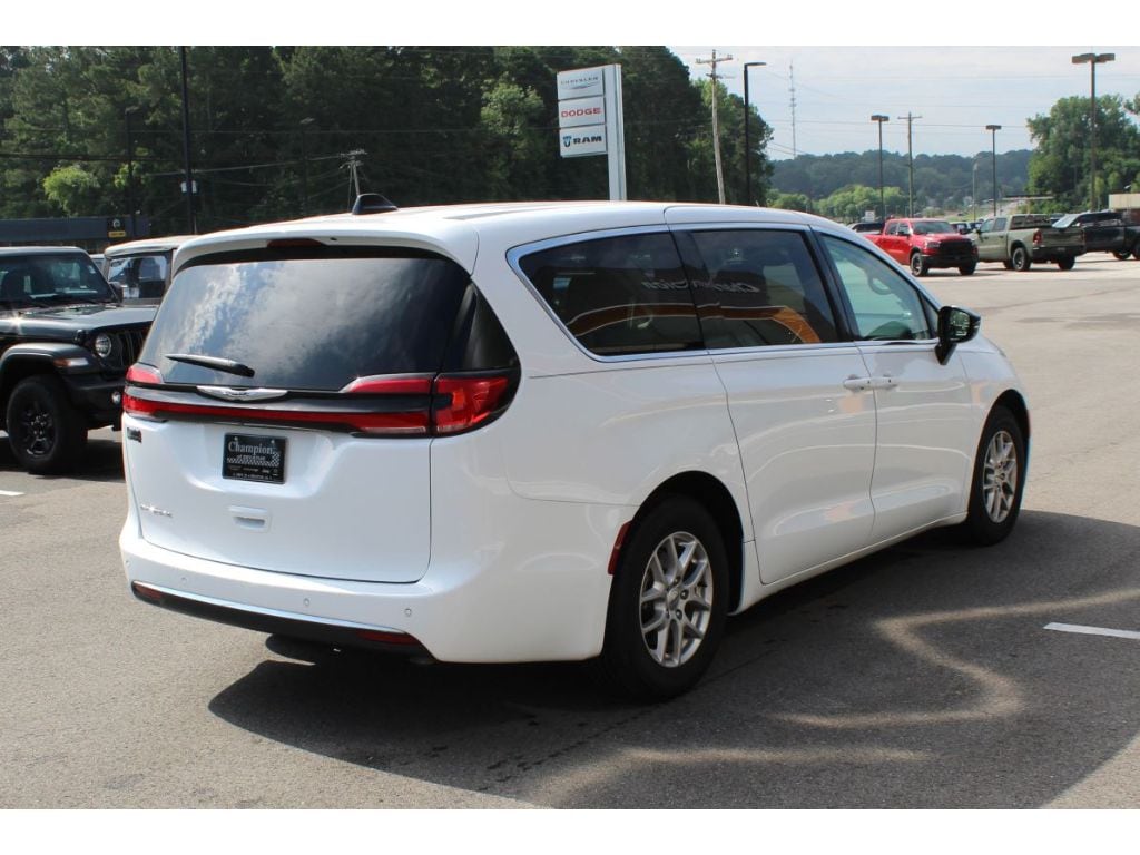Used 2024 Chrysler Pacifica Touring L Passenger Van