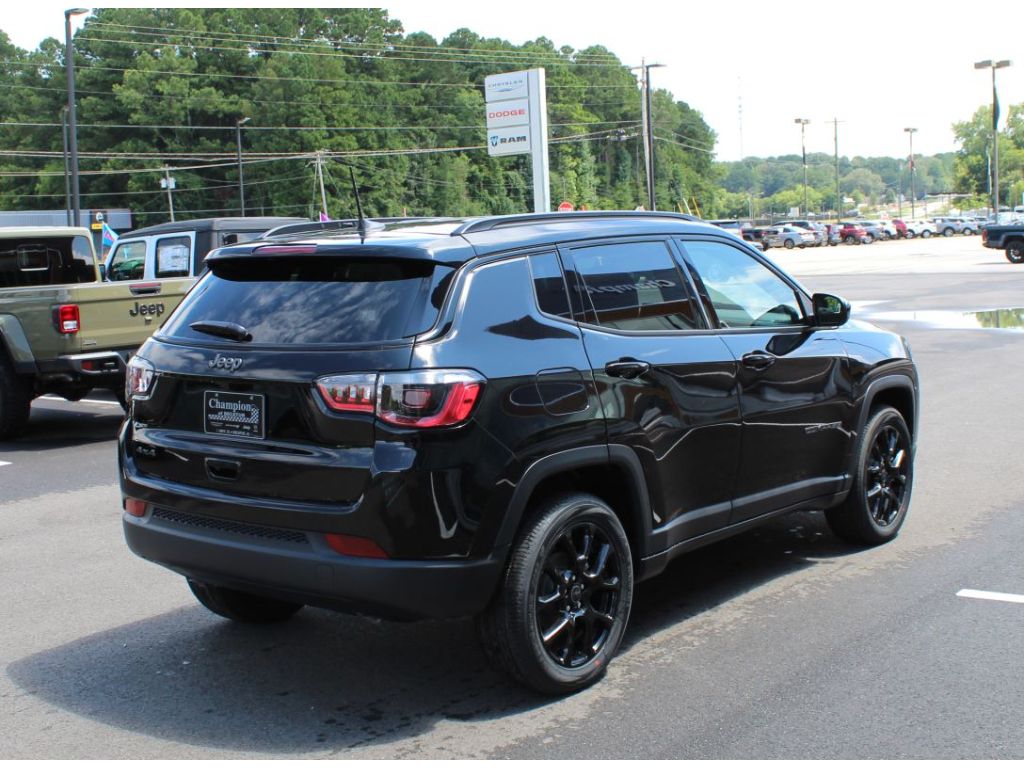 2025 Jeep Compass Latitude photo 3