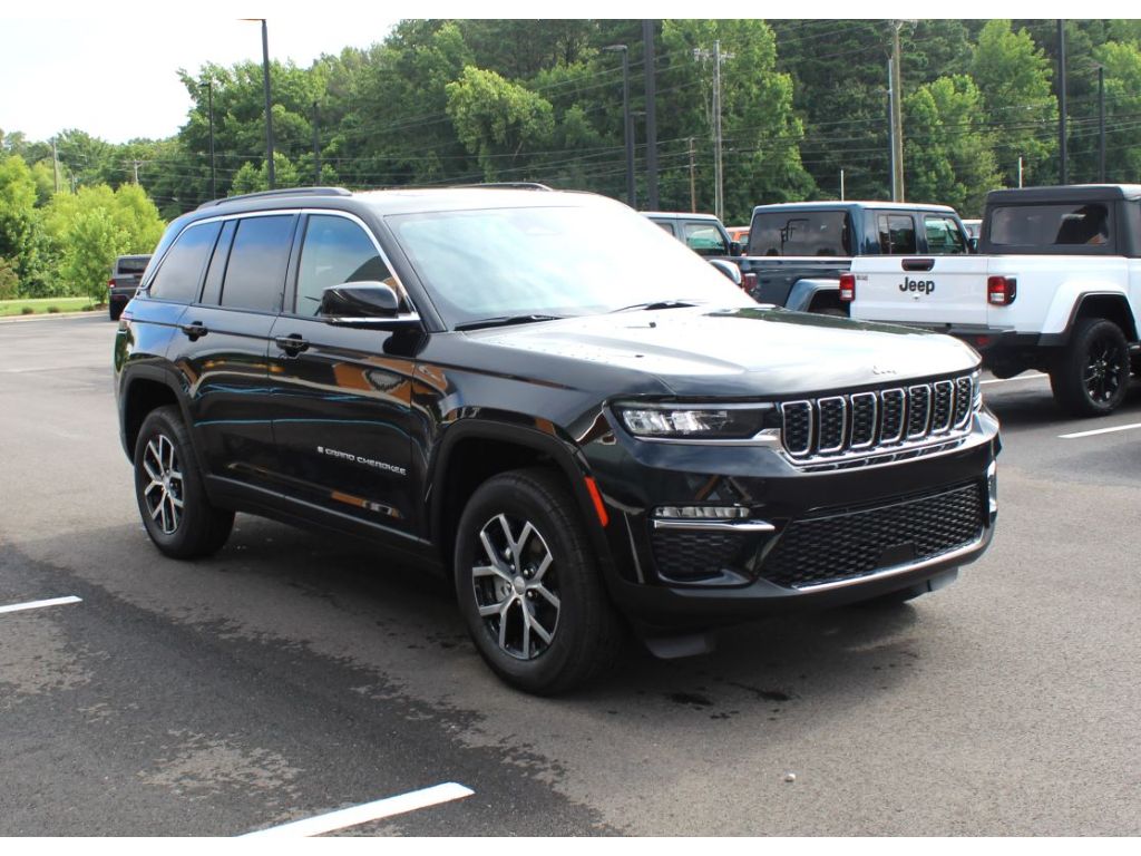 2025 Jeep Grand Cherokee Limited photo 3