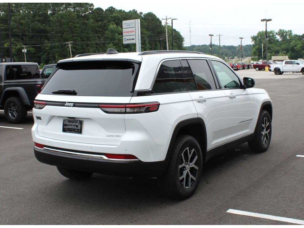 2025 Jeep Grand Cherokee Limited Sport photo 4