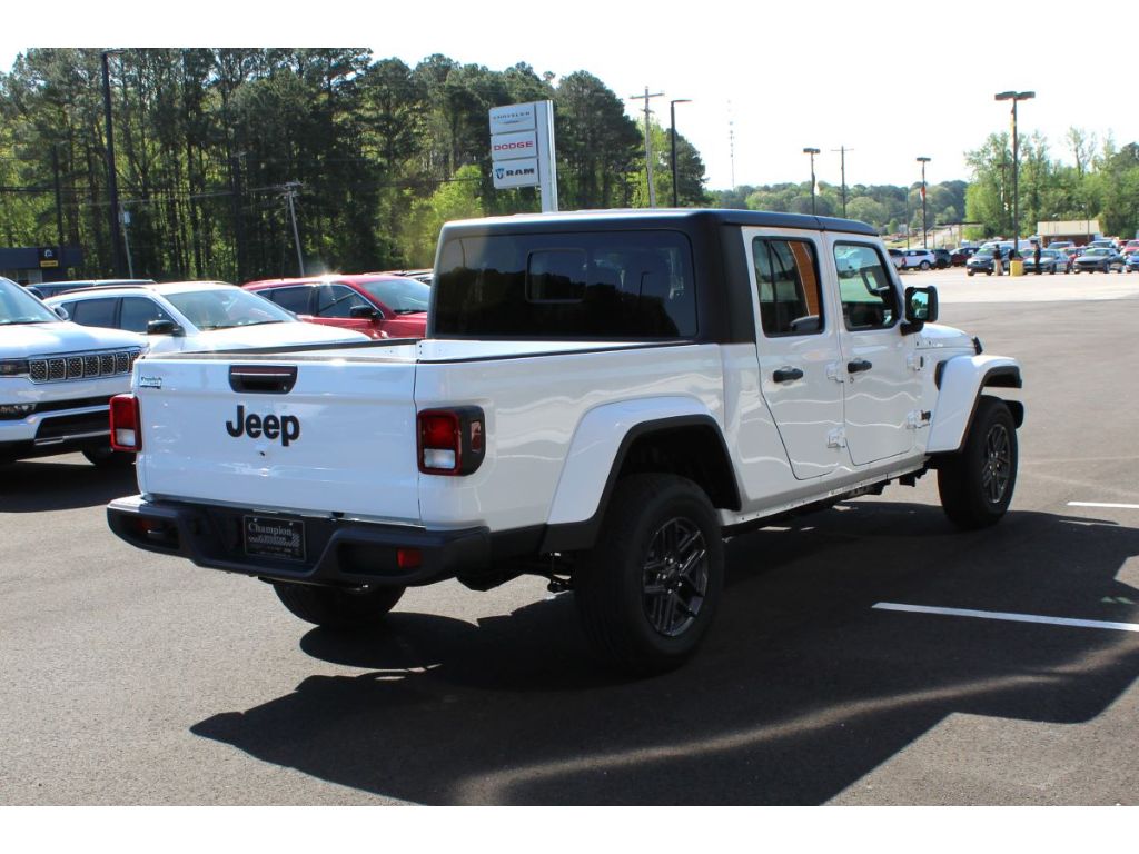 2025 Jeep Gladiator Sport S photo 4