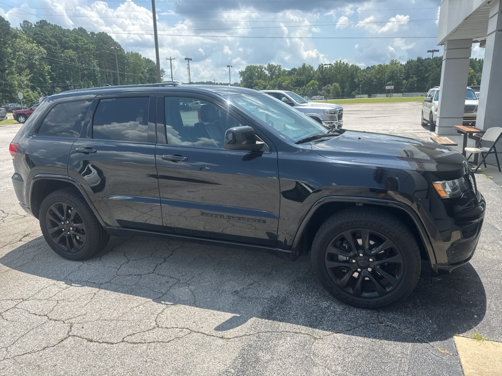 Used 2017 Jeep Grand Cherokee Altitude Sport Utility