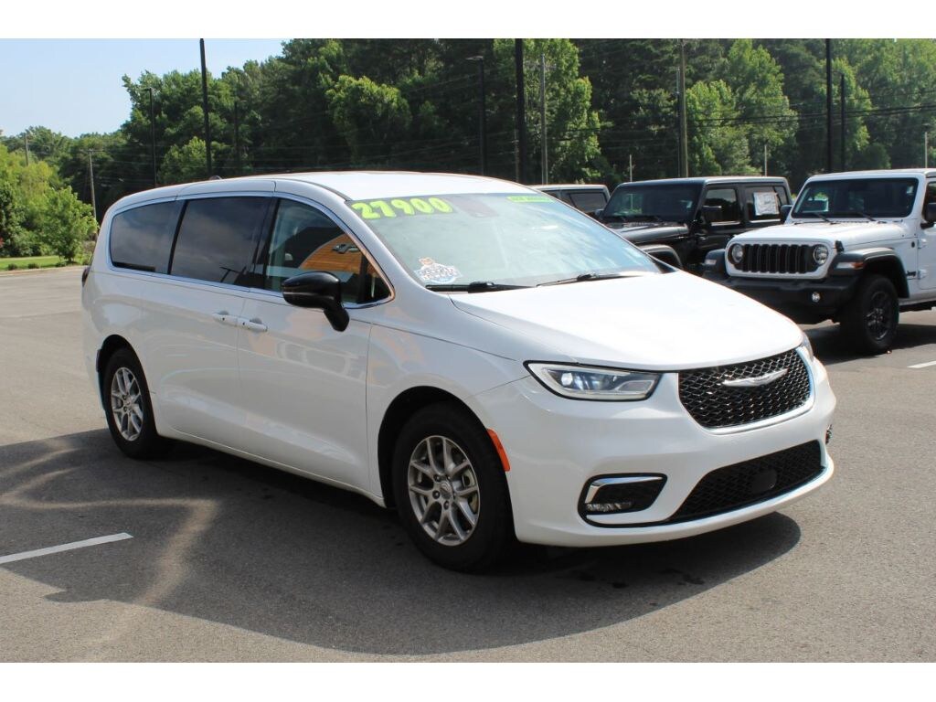 Used 2024 Chrysler Pacifica Touring L Passenger Van