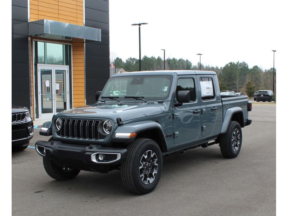 2026 Jeep Gladiator Sahara's photo