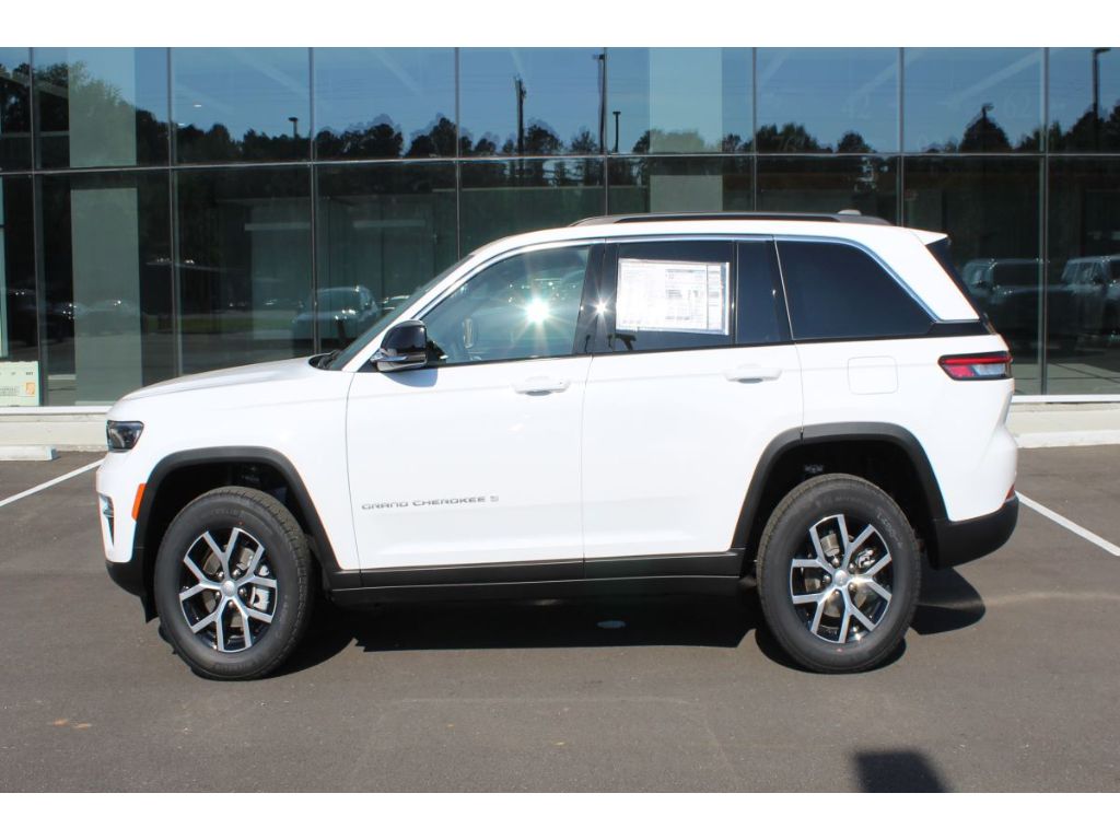 2025 Jeep Grand Cherokee Limited Sport photo 3
