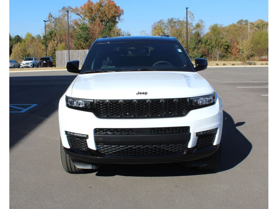 2025 Jeep Grand Cherokee Limited photo 2