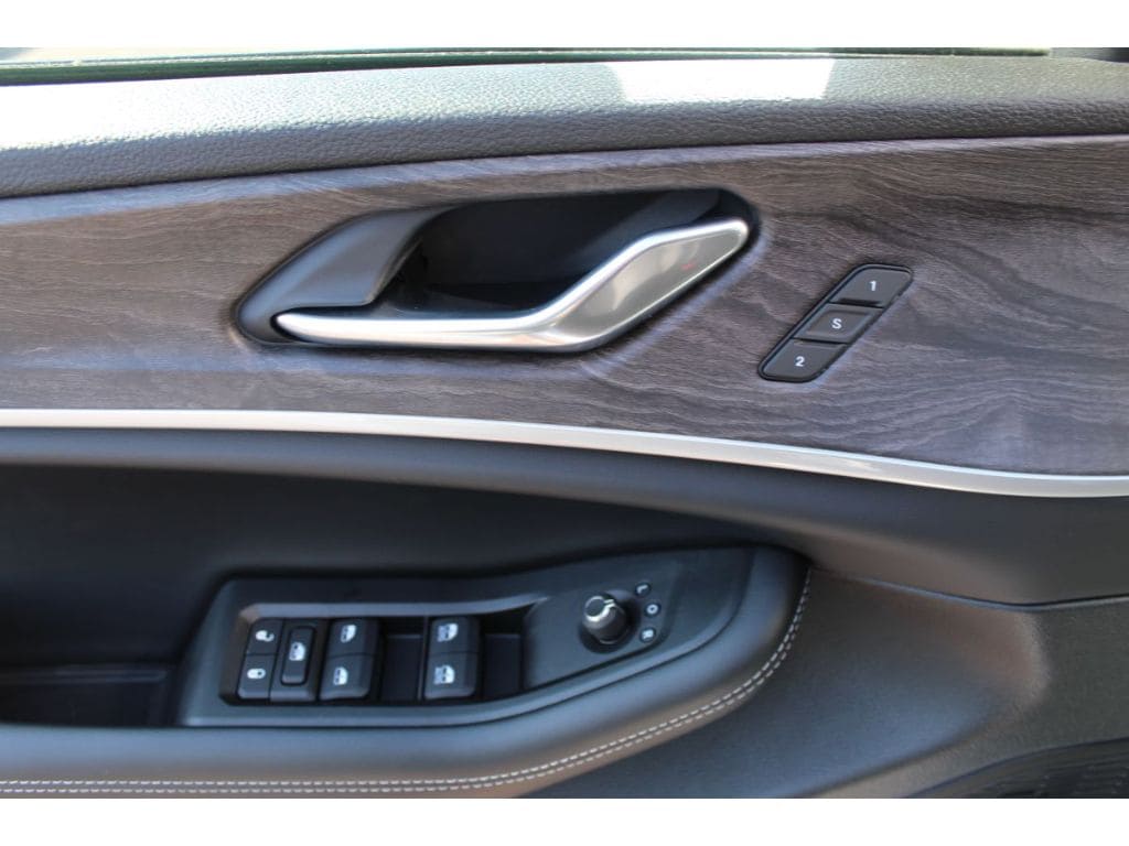 2025 Jeep Grand Cherokee Limited - Photo 23