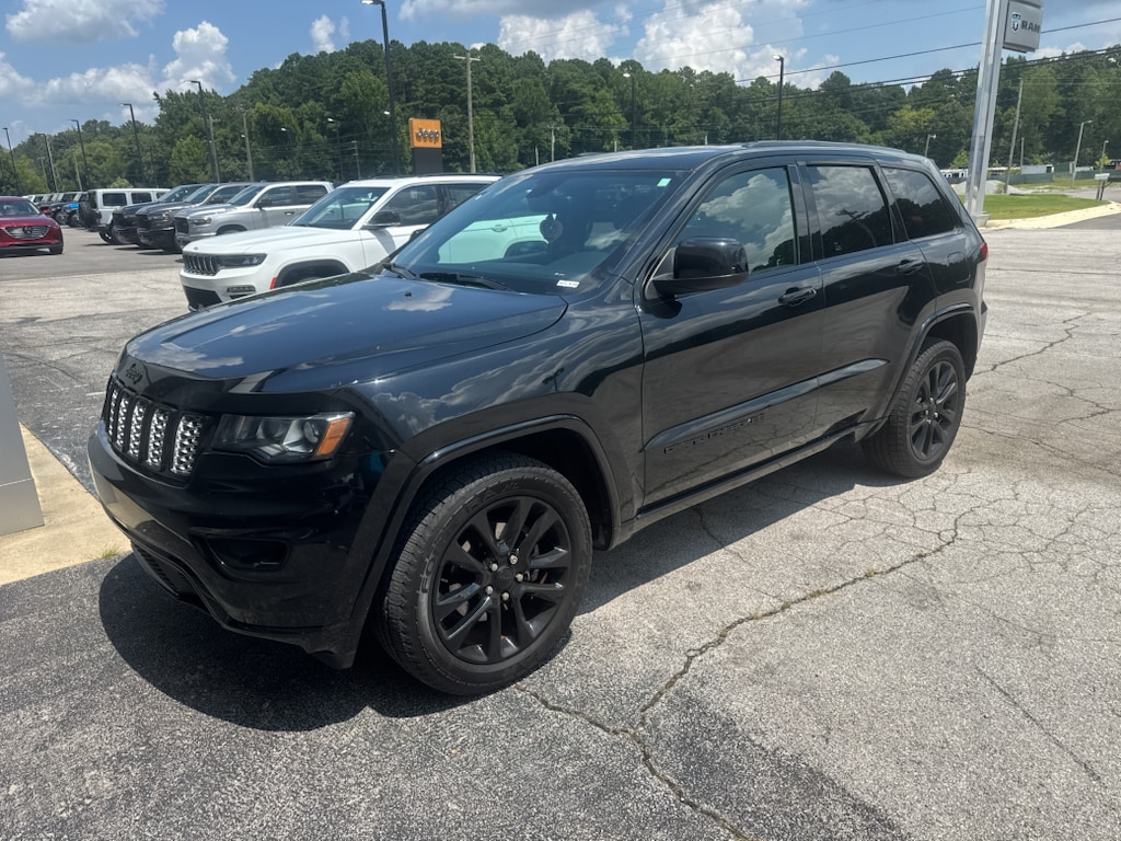 Used 2017 Jeep Grand Cherokee Altitude Sport Utility