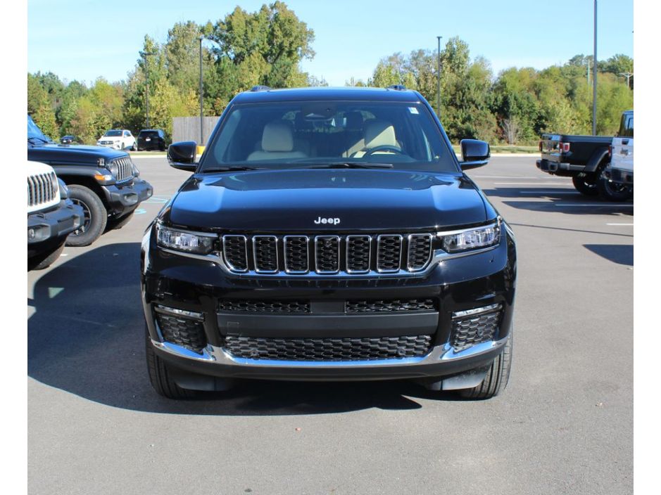 2025 Jeep Grand Cherokee Limited photo 2