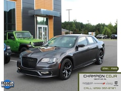 2023 Chrysler 300 Touring L Sedan