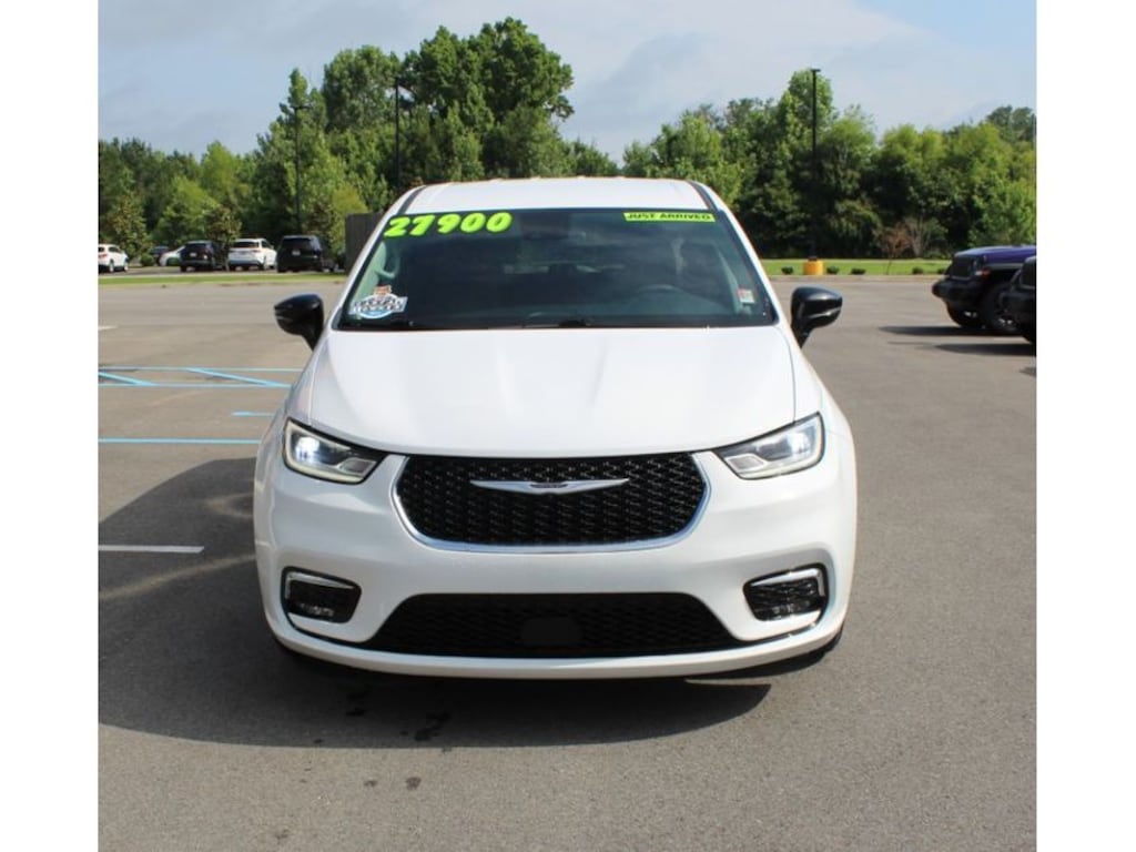 Used 2024 Chrysler Pacifica Touring L Passenger Van