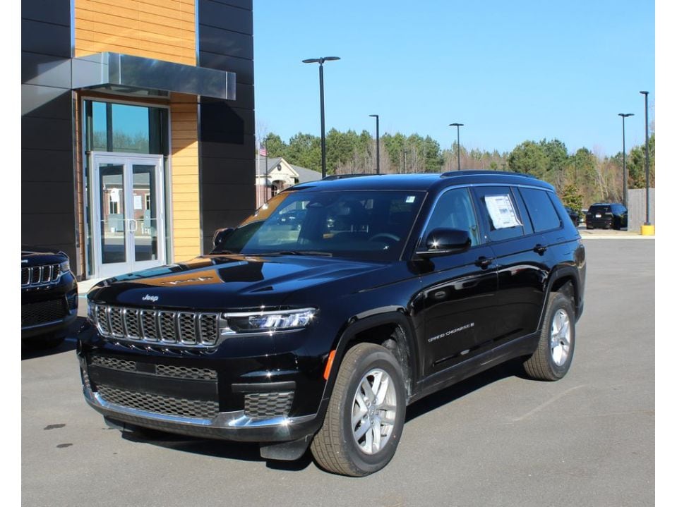 2024 Jeep Grand Cherokee L Laredo's photo