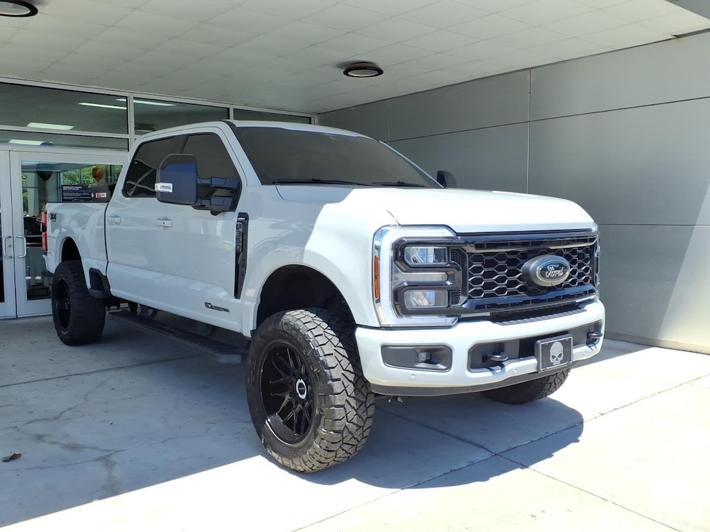 Used 2025 Ford F-350 Super Duty Lariat Truck Crew Cab