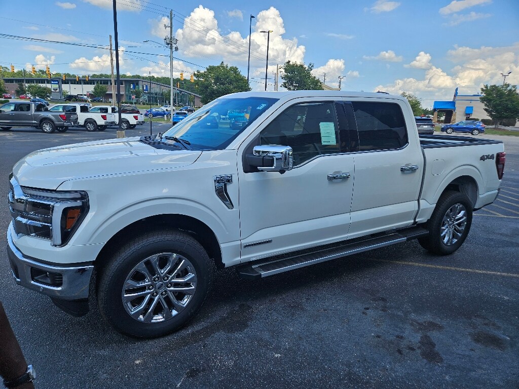 2025 Ford F-150 Lariat photo 3