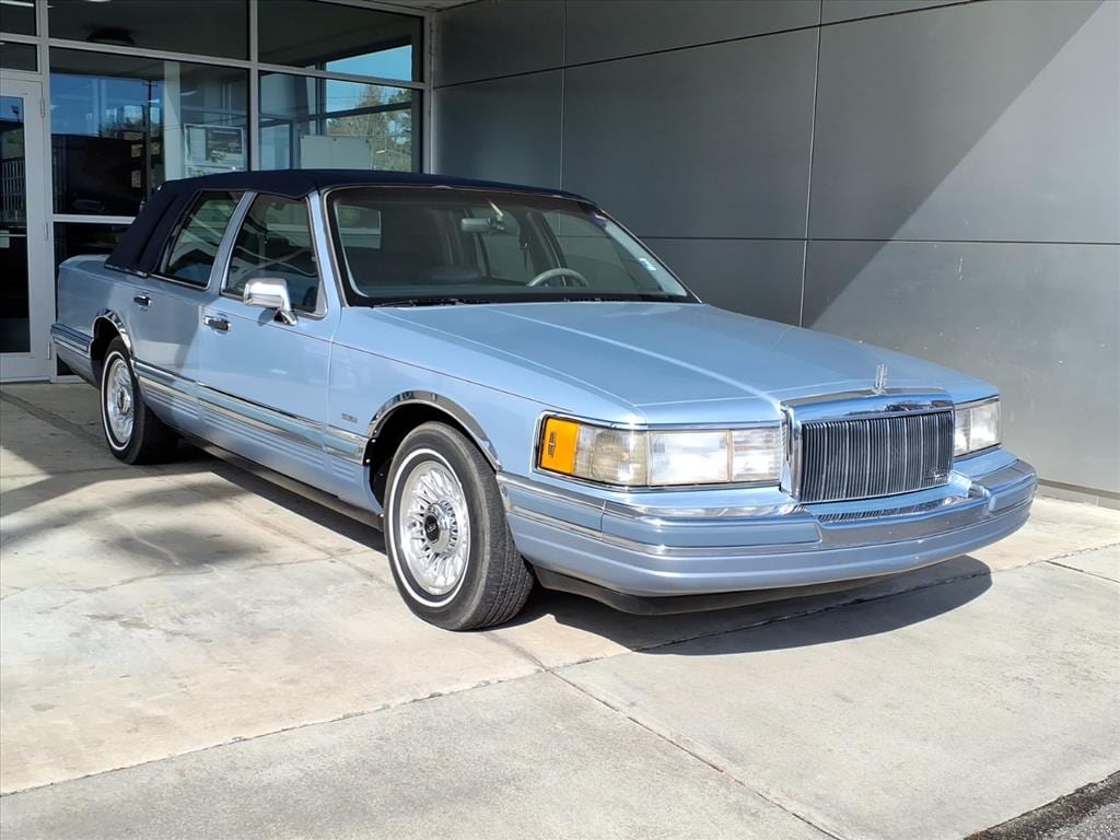 1990 Lincoln Town Car's photo