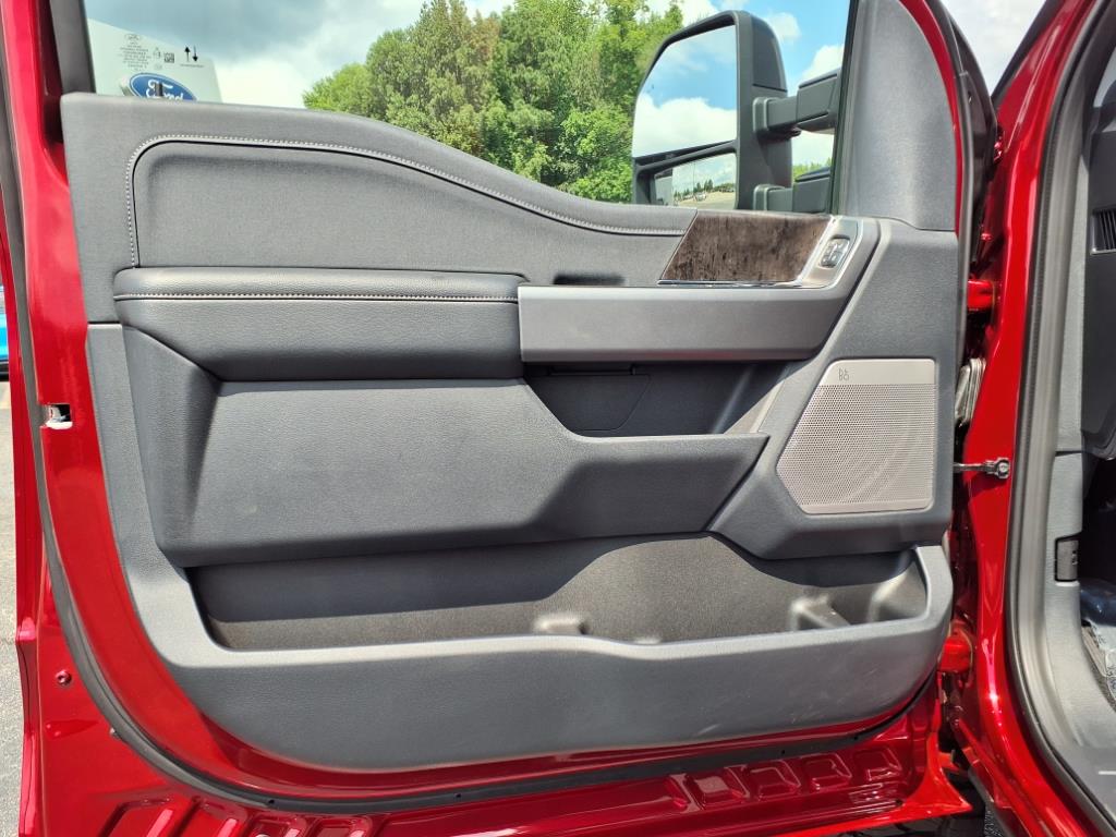 2025 Ford F-250 Lariat photo 4