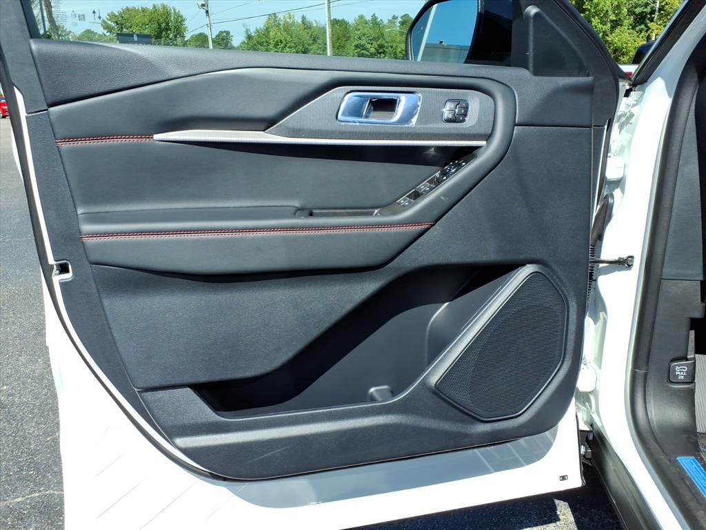 2025 Ford Explorer ST-Line photo 3