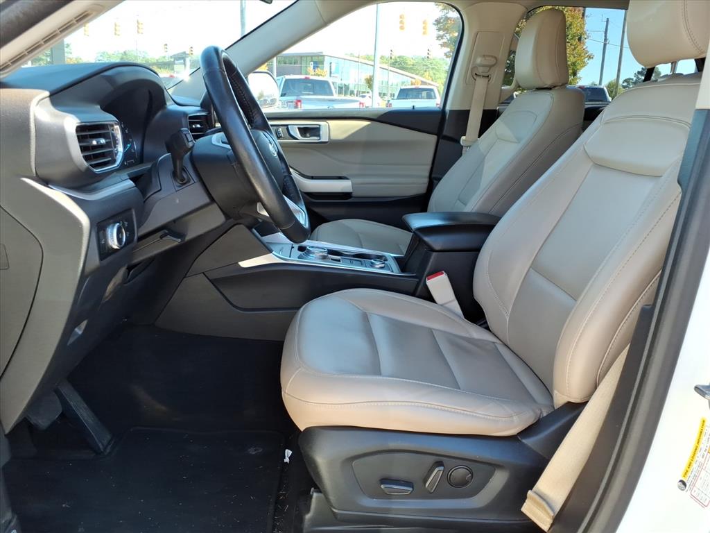 2023 Ford Explorer XLT photo 2