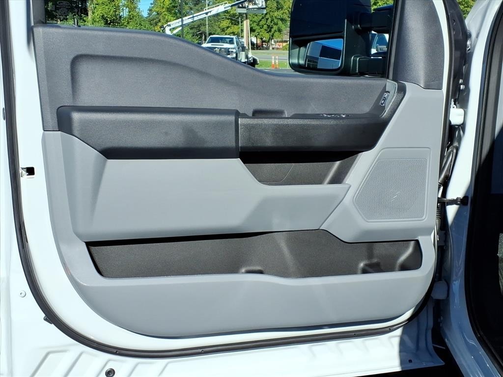 New 2026 Ford F-350 Super Duty XL 4x2 XL Regular Cab 8 ft. LB SRW Pickup