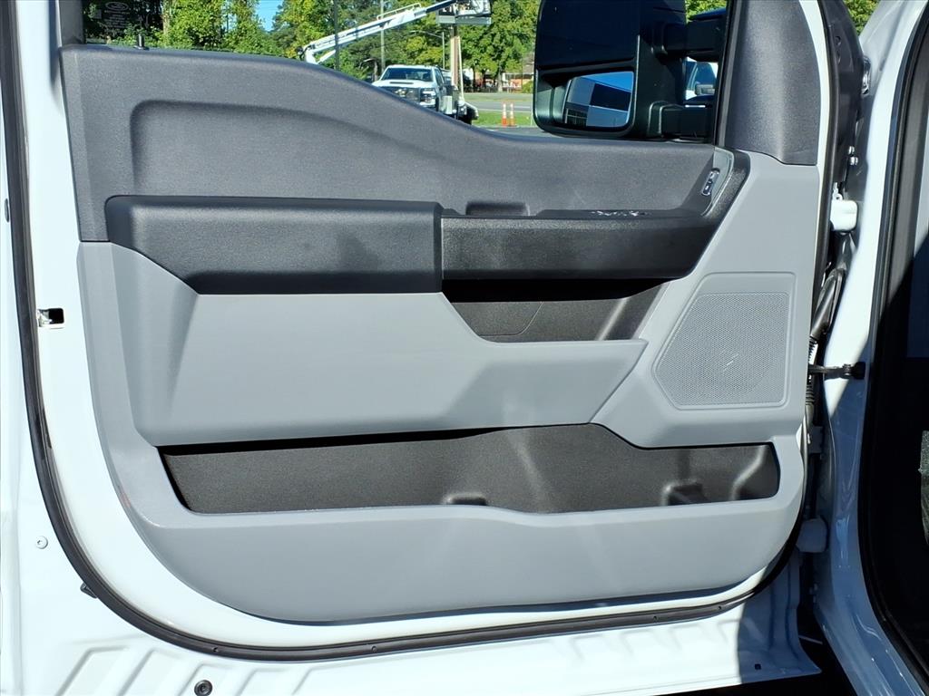 2026 Ford F-350 XL photo 3