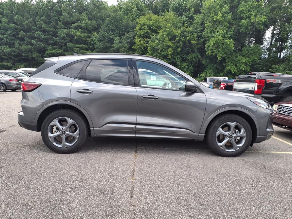 2023 Ford Escape ST-Line Select photo 2