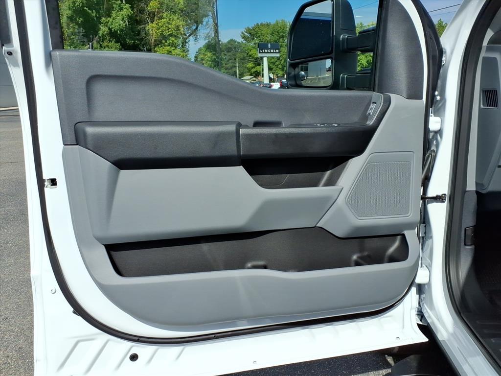 2026 Ford F-350 XL photo 3